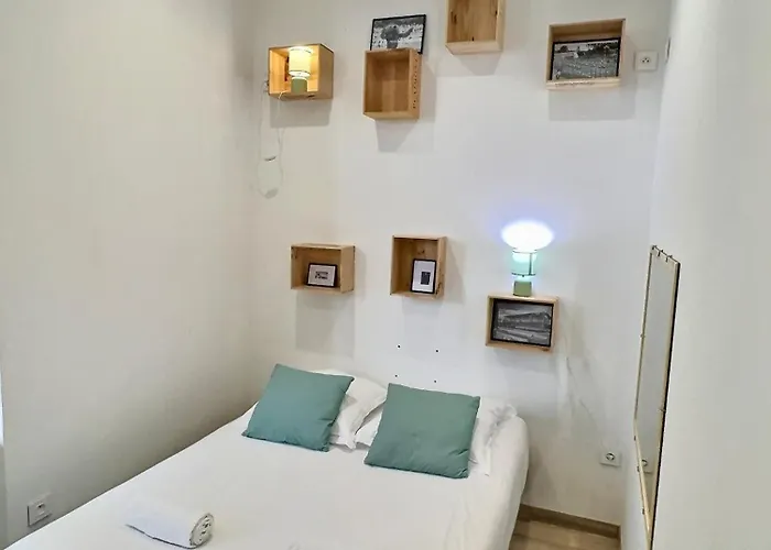 Wonderhost, Joli Renove Vers Boulevard Des Pyrenees Pau